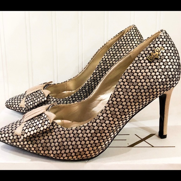 The cutest gold shimmery heels with a honeycomb like pattern and bows - Picture 2 of 4